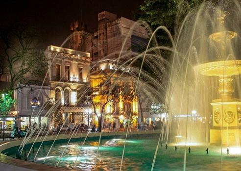 Fuente de los Leones Plaza Independencia 